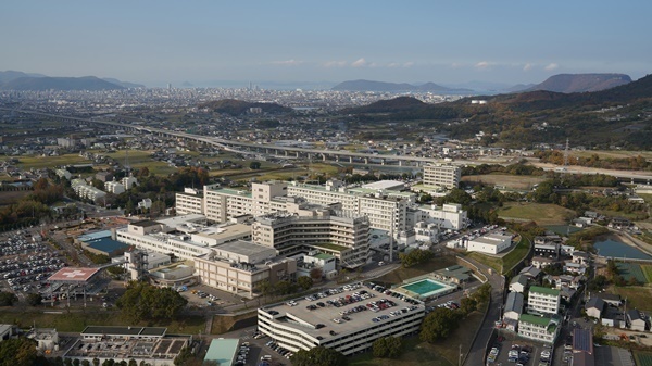 香川大学医学部附属病院 南東方面から (2019年12月)