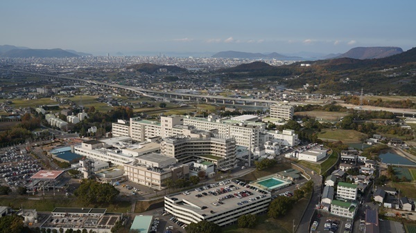 香川大学医学部附属病院　南東方面から (2019年12月)