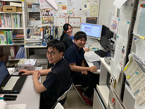 みんなで、カルテチェック中