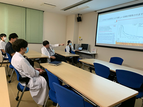 みんなで、演題発表の検討中