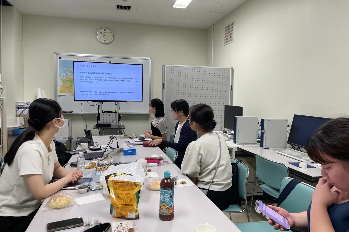 在宅看護研究会でディスカッションする様子